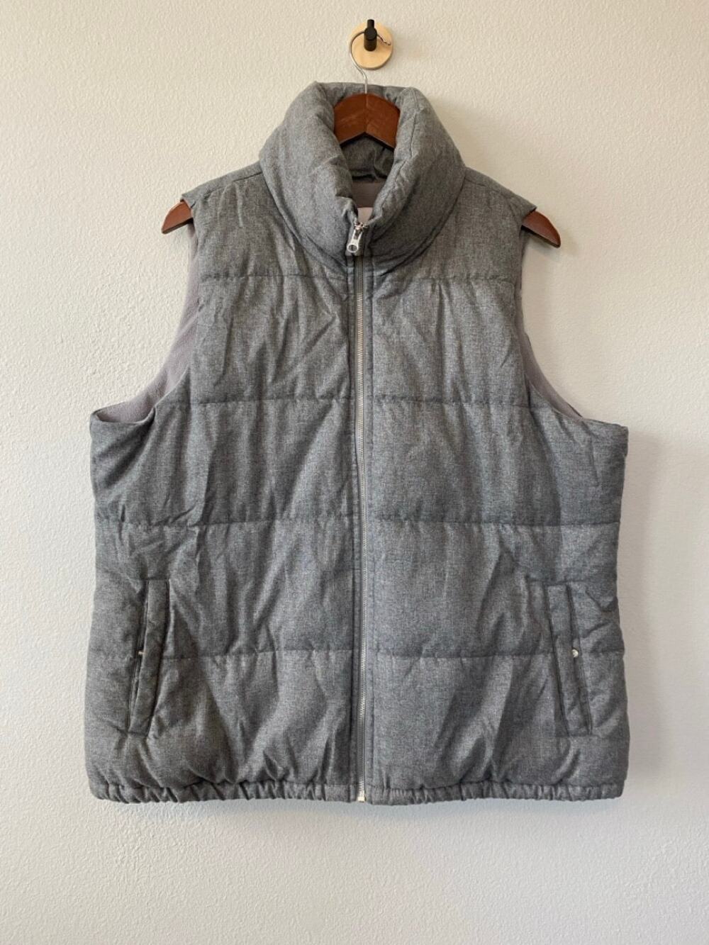 Old Navy Womens XL Gray Quilted Puffer Vest Gorpcore Outdoorsy Winter Layer Cozy